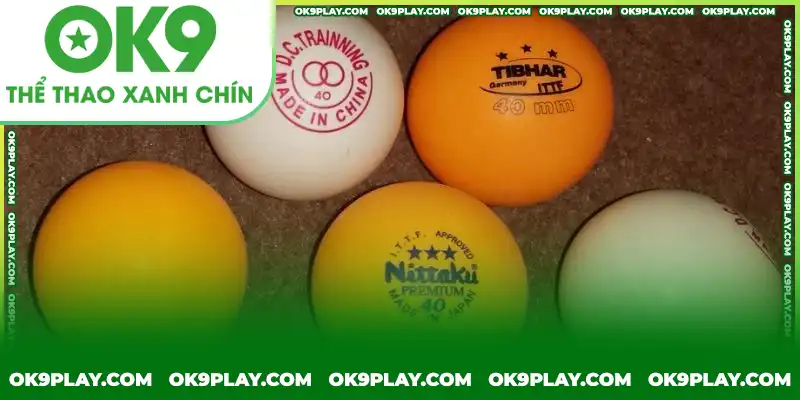 2 màu bóng tiêu chuẩn trong bóng bàn là trắng và cam 2 màu bóng tiêu chuẩn trong bóng bàn là trắng và cam